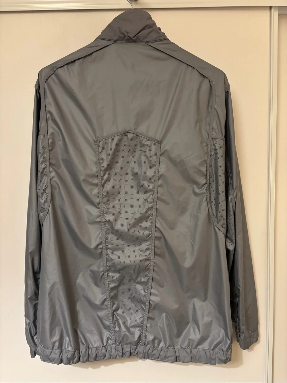 lululemon Mens Windbreaker Jacket Size XL Running Hiking Outdoors Athletic Fit
